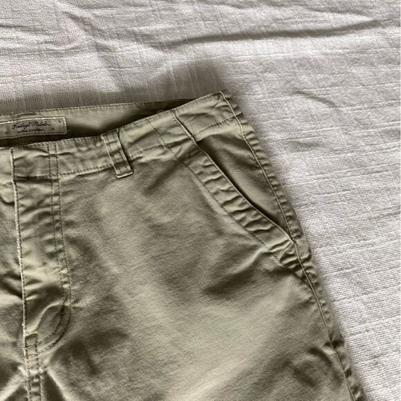 Indigo Palm Womans Sage Green Cotton Bermuda Shorts Gorpcore SZ 8 - Picture 9 of 14